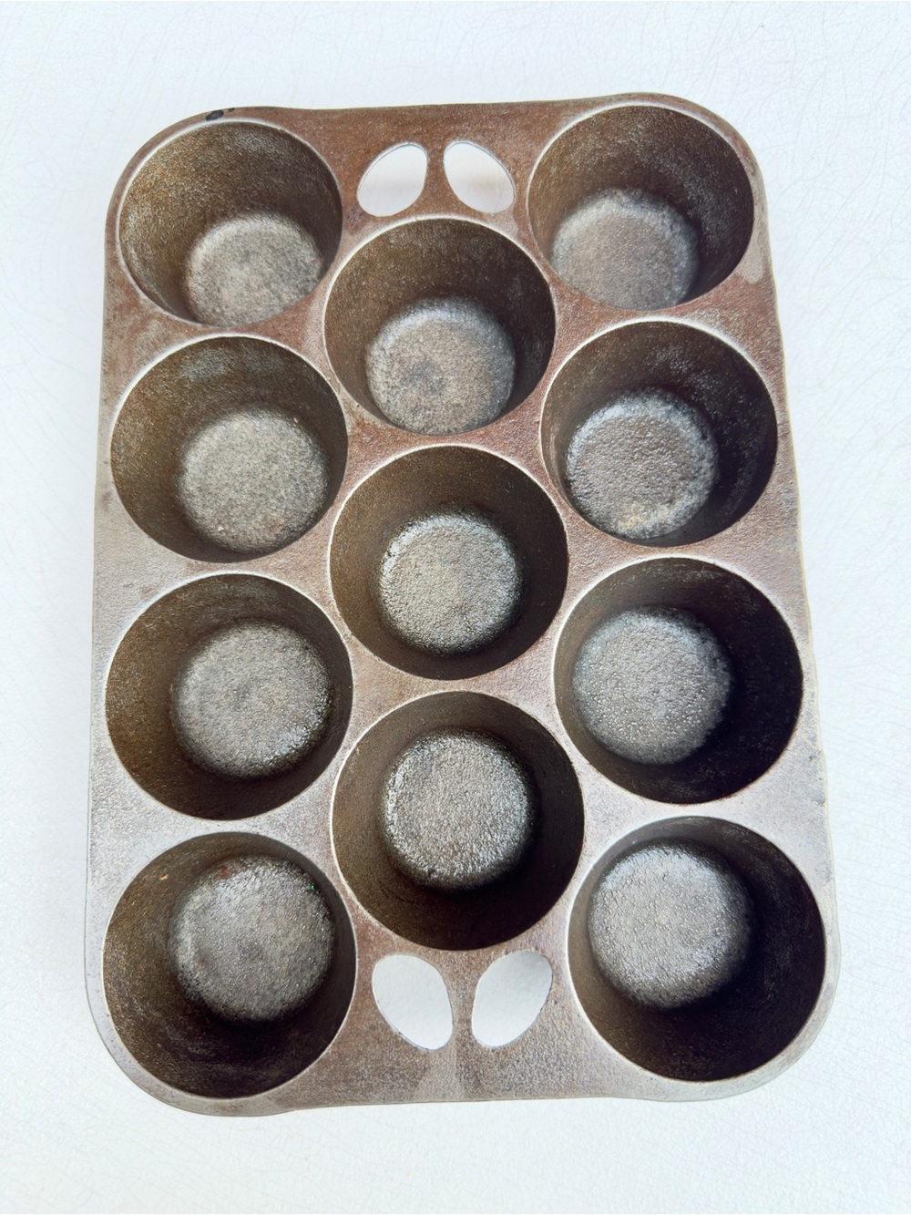 Vintage Wagner Ware Cast Iron
Popover Muffin Pan 11 Cups Unmarked "Made in USA"